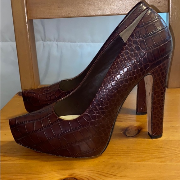 Bebe aligator print heel - Picture 2 of 4
